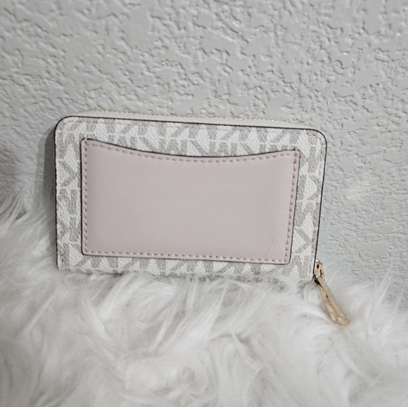 Michael Kors Small Studded Wallet EUC - Picture 2 of 9